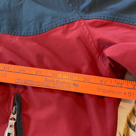 REI Color Block Water Repellent Hooded Rain Jacket w Pockets Sz M w MEASUREMENTS - Picture 11 of 16